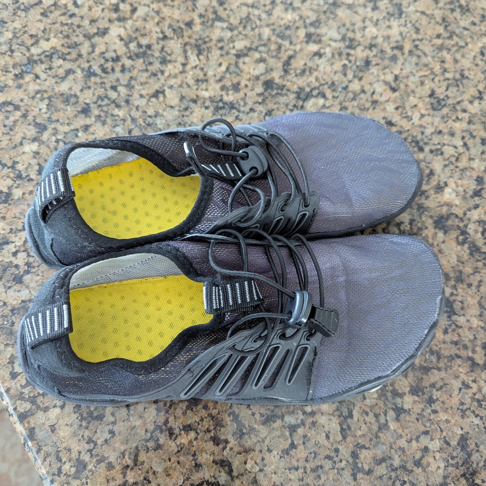 Peak Performance Uni Grip Black and Yellow Athletic Shoes